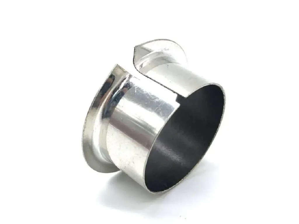 Bạc lót composite lưng thép: Bạc lót có vai mặt bích bằng thép bóng, lòng bạc đen nhìn từ trên