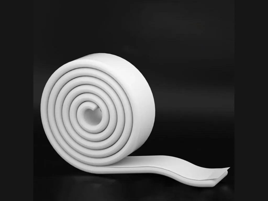 Băng PTFE giãn nở: Dải băng PTFE giãn nở trắng cuộn xoắn ốc nền đen