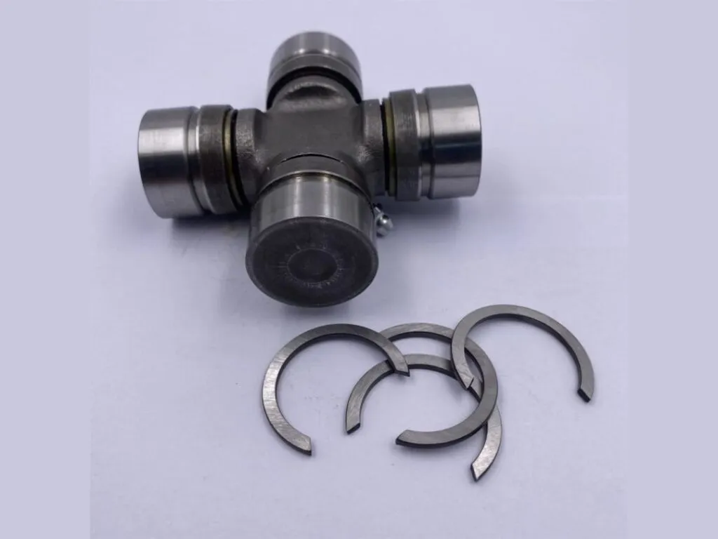 Chữ thập xe tải: Chữ thập cardan nhìn từ phía đầu cốc kim, kèm vòng hãm hở