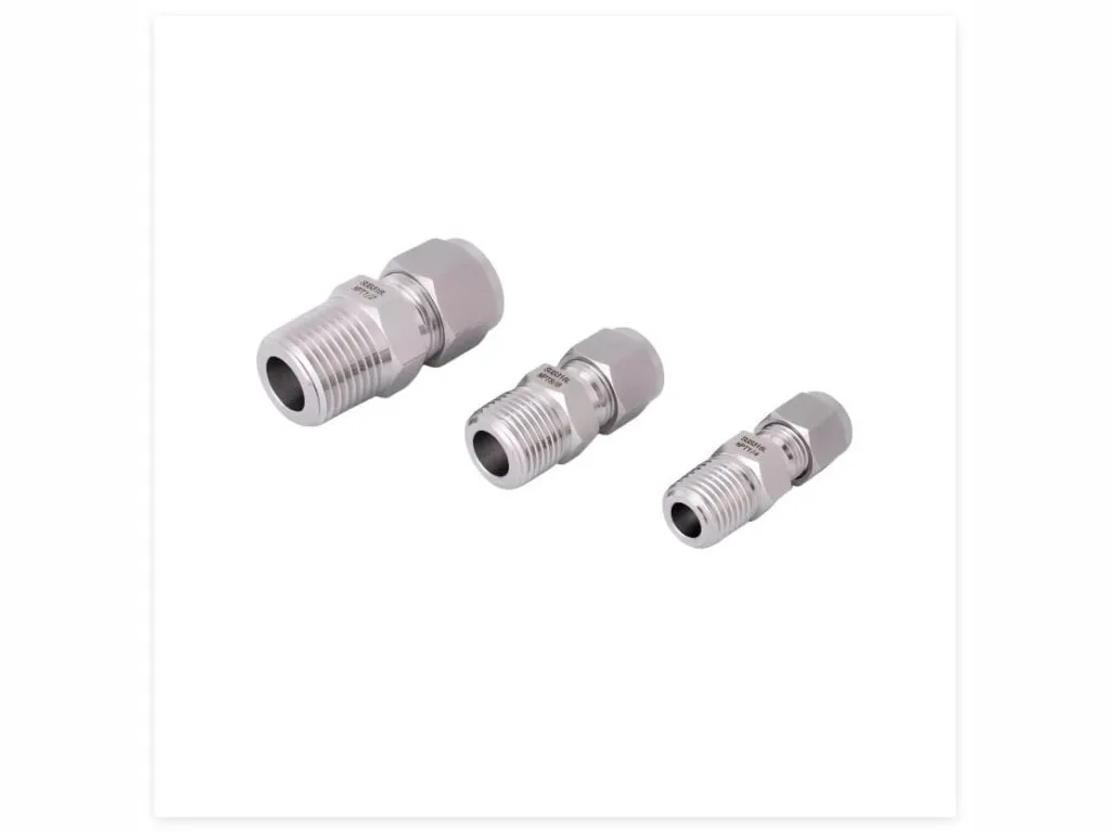Đầu nối khí nén inox 304, 316: Ba đầu nối thẳng inox ren côn nằm nghiêng trên nền trắng