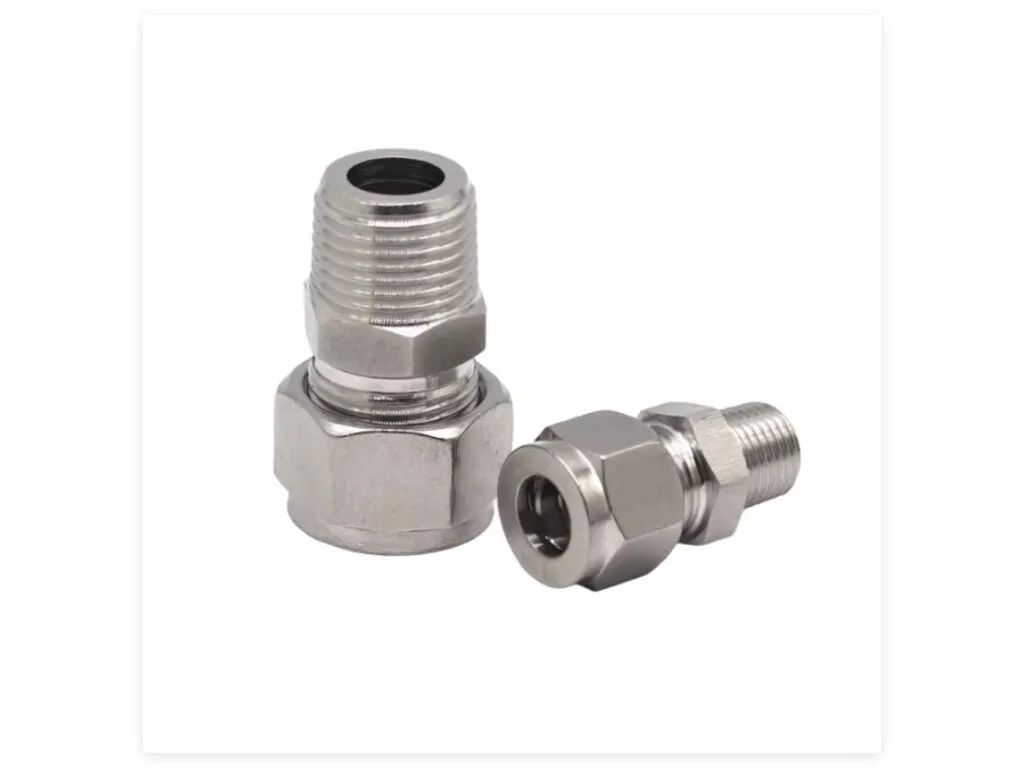 Đầu nối khí nén inox 304, 316: Cận cảnh hai đầu nối inox ren ngoài có đai ốc lục giác bóng