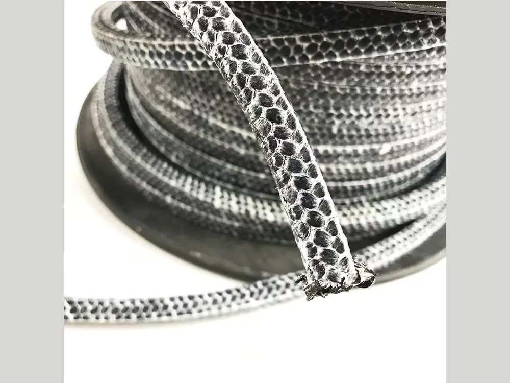 Dây tết chèn graphite: Dây tết chèn graphite gia cường lưới kim loại cuộn trên ống