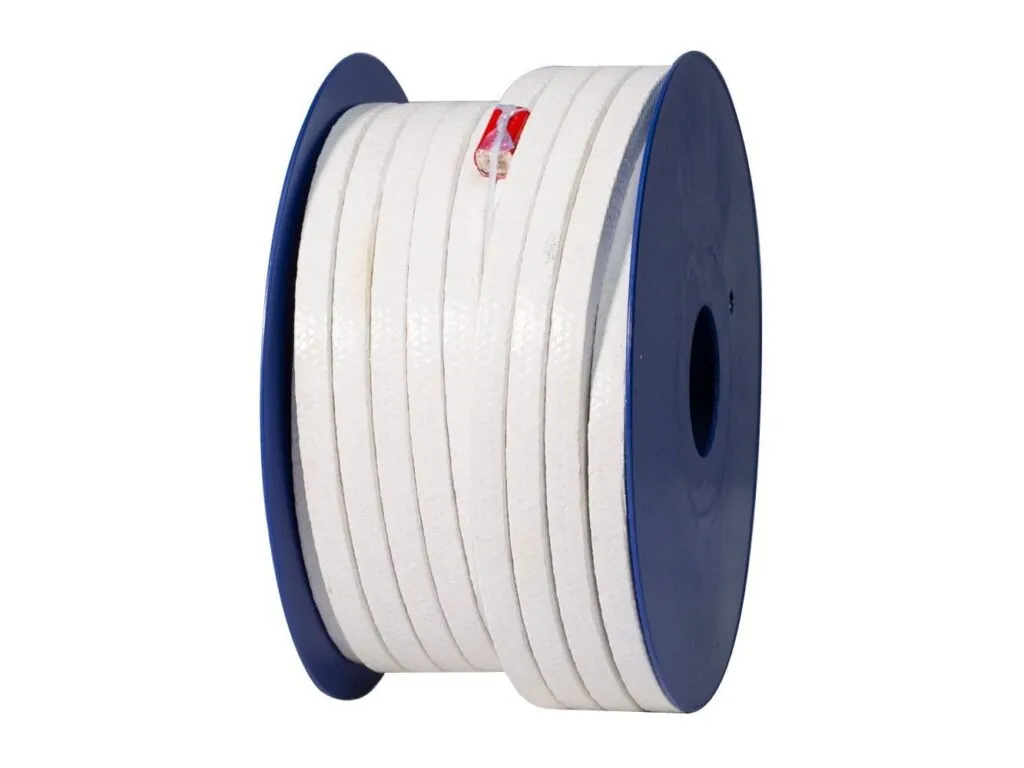Dây tết chèn sợi tổng hợp: Cuộn dây tết chèn trắng xếp đứng trên ống cuộn xanh