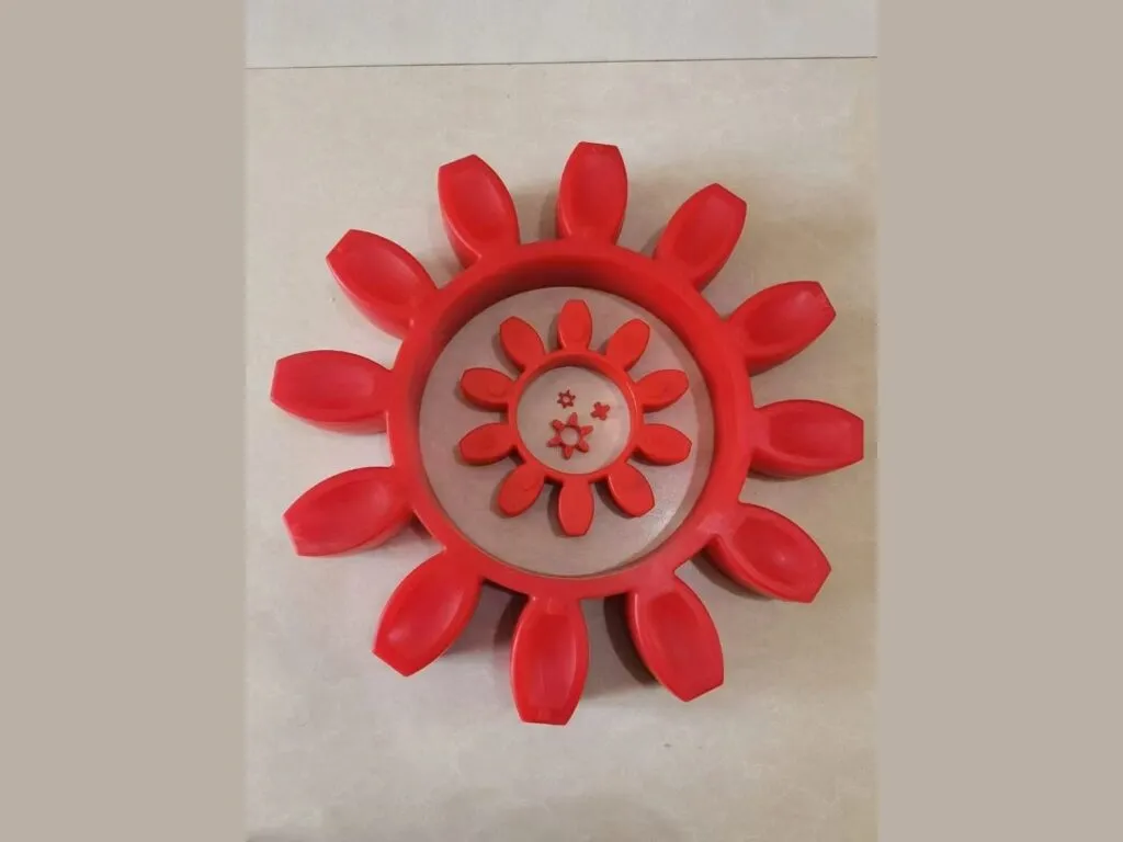 Đệm hoa mai khớp nối: Đệm hoa mai đỏ mười cánh có đệm nhỏ ở giữa