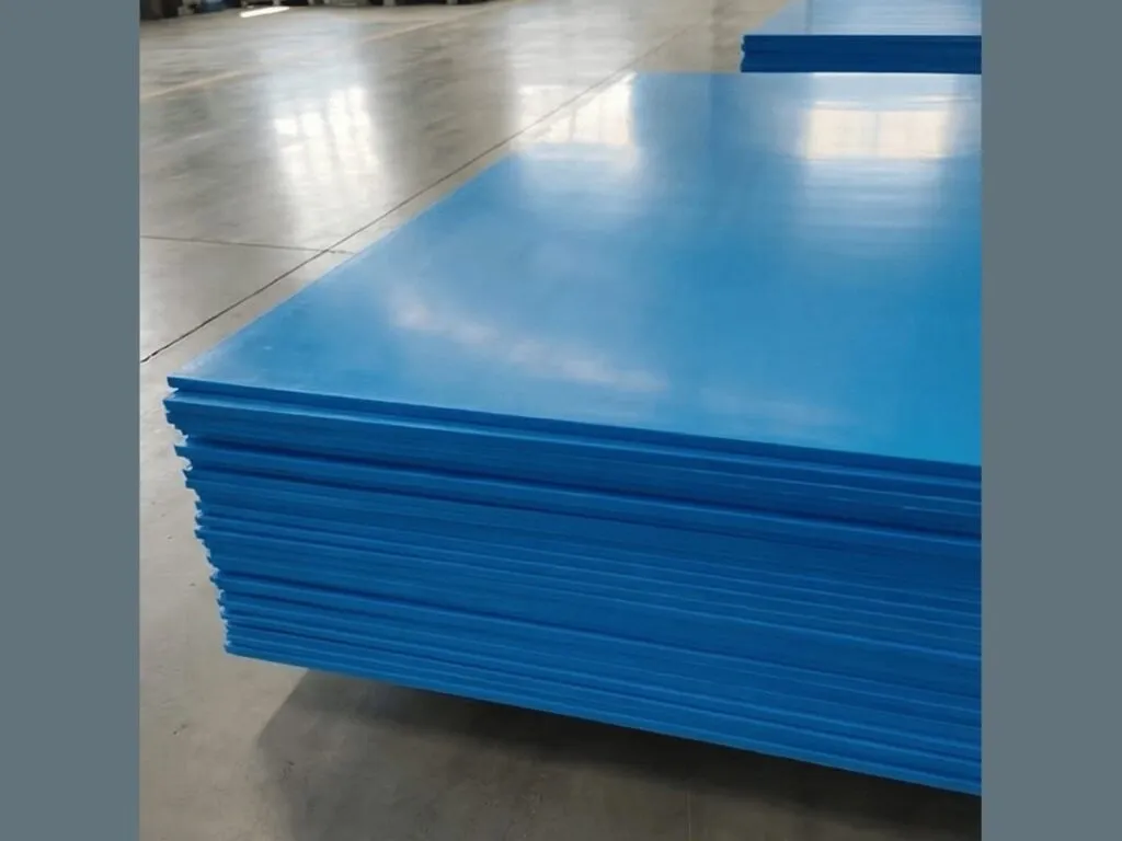 Gioăng không amiang sợi aramid: Chồng tấm gioăng phi amiăng màu xanh dương xếp ngay ngắn trong kho
