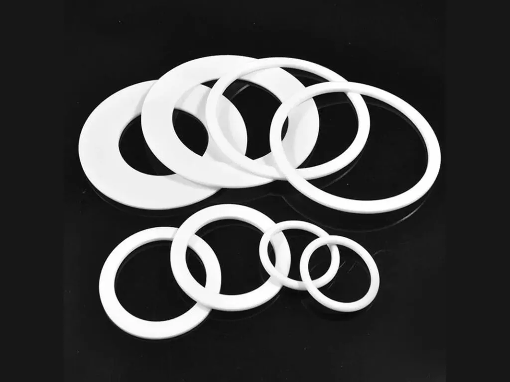 Gioăng PTFE: Nhóm vòng gioăng PTFE trắng lớn nhỏ chồng lên nhau