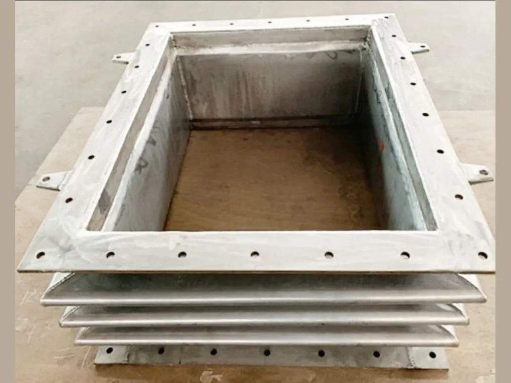 Khớp giãn nở chữ nhật: Khớp giãn nở chữ nhật kim loại nhiều nếp, mặt bích đục lỗ