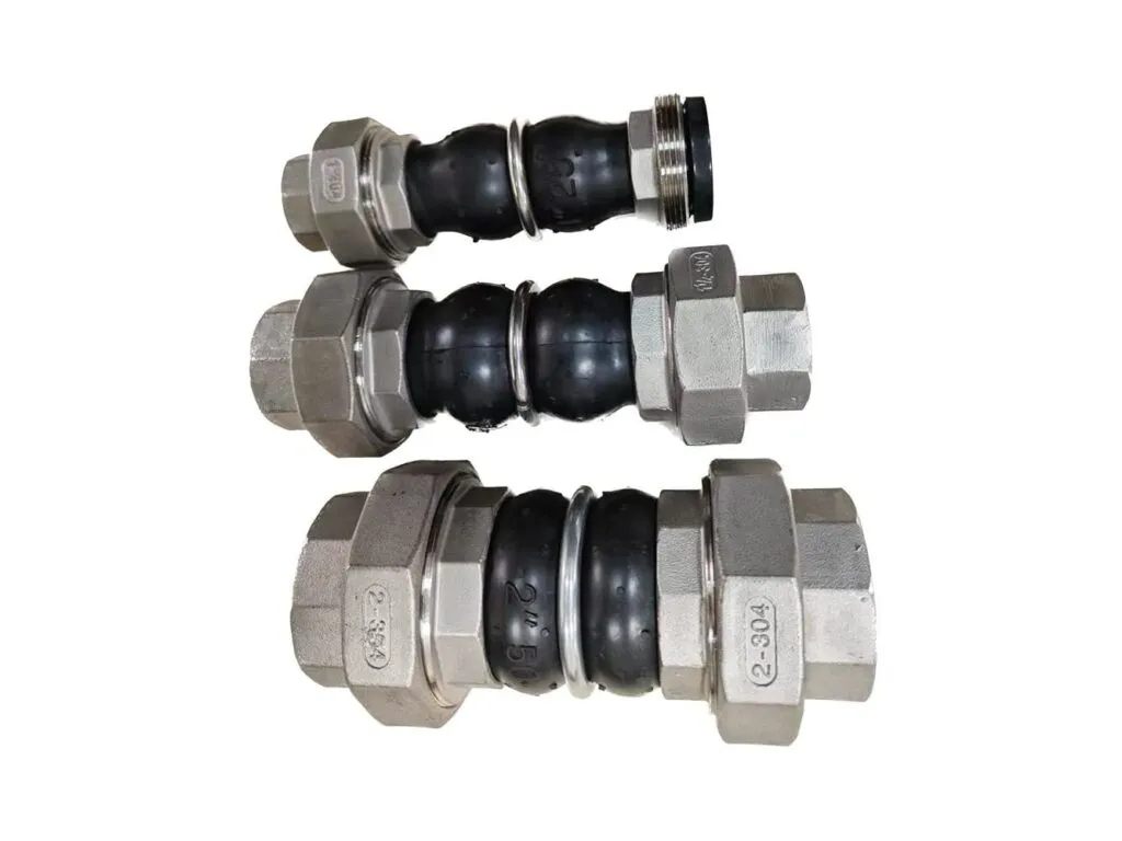 Khớp nối mềm cao su nối ren: Ba khớp nối mềm cao su nối ren rắc co inox xếp song song