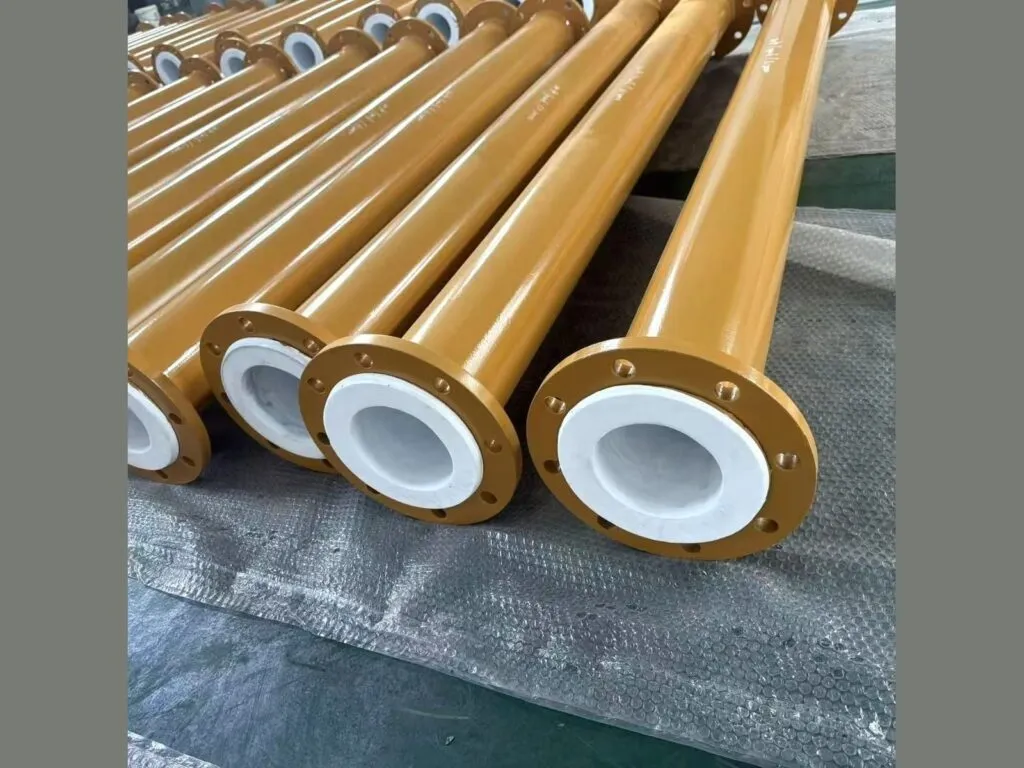 Lót teflon PTFE: Các ống thép sơn vàng đầu mặt bích lót PTFE trắng