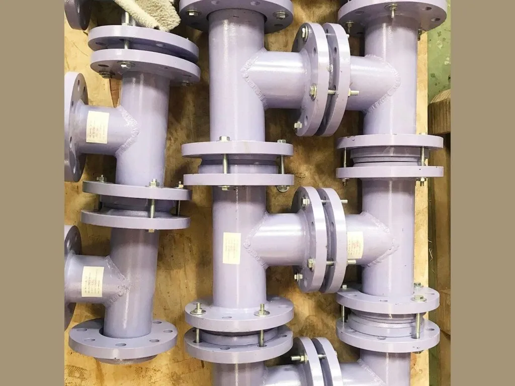 Lót teflon PTFE: Cút và tê ống lót nhựa xám nhiều mặt bích