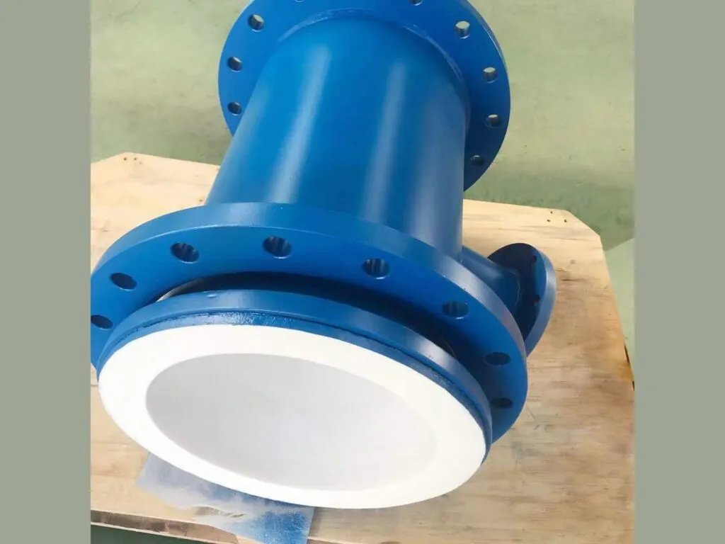 Lót teflon PTFE: Mặt bích sơn xanh nhìn vào lòng ống lót PTFE trắng