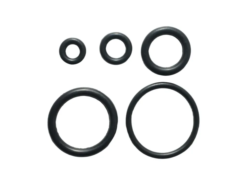Oring NBR chịu dầu: Năm vòng oring cao su NBR màu đen nhiều cỡ từ nhỏ đến lớn