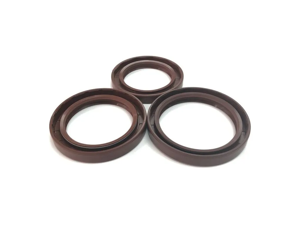 Phớt chắn dầu Viton FKM chịu nhiệt: Ba phớt chắn dầu màu nâu cùng cỡ đặt cạnh nhau