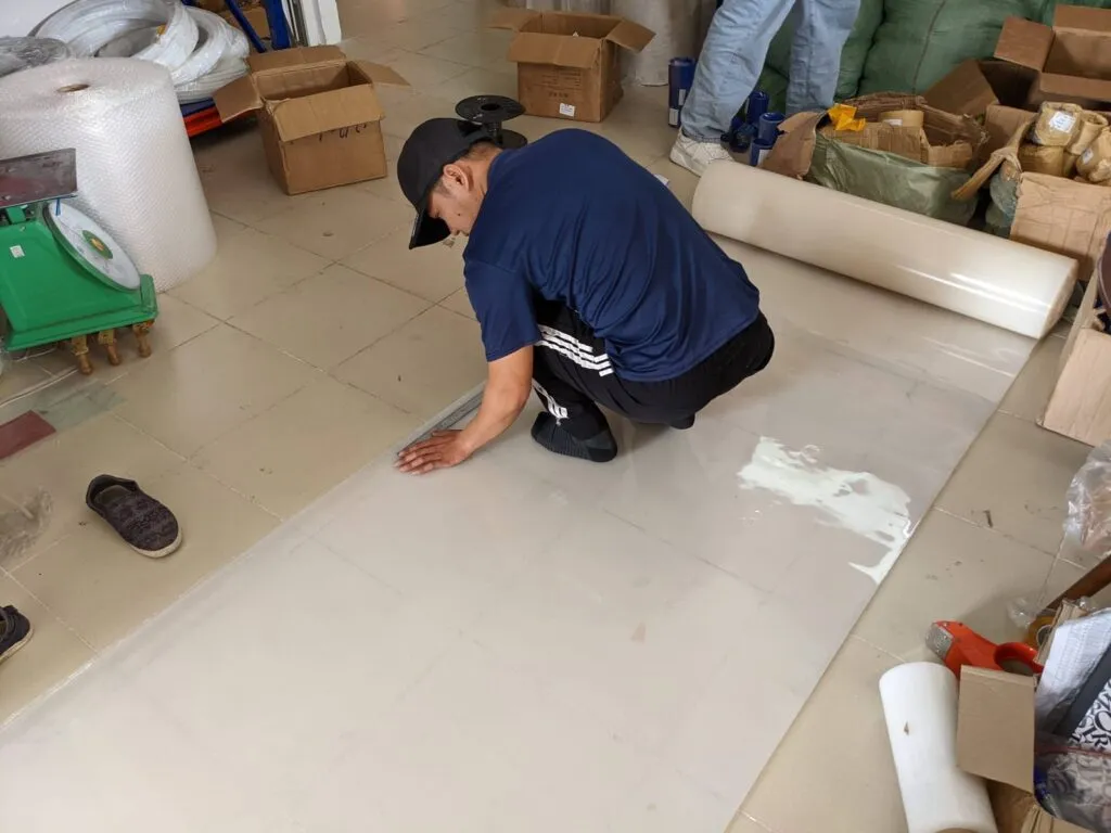 Tấm silicon chịu nhiệt: Đo và cắt tấm silicon trắng theo kích thước đặt