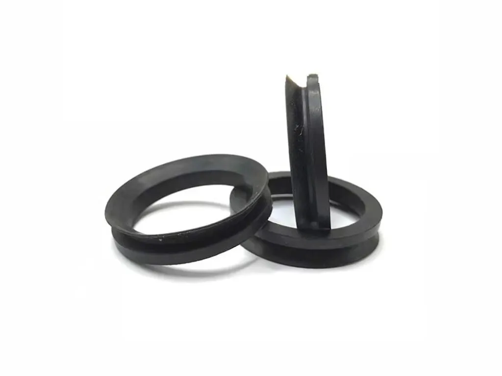 Phớt V-ring VA, VS: V-ring đen dựng đứng và vòng nằm, thấy gót thân dày