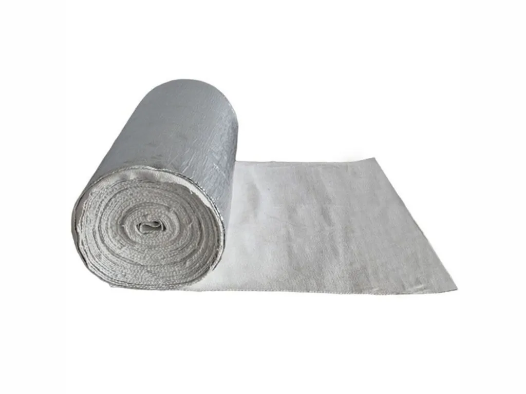 Vải ceramic chịu nhiệt: Cuộn vải ceramic màu xám trắng cuộn lỏng, mép vải trải ra