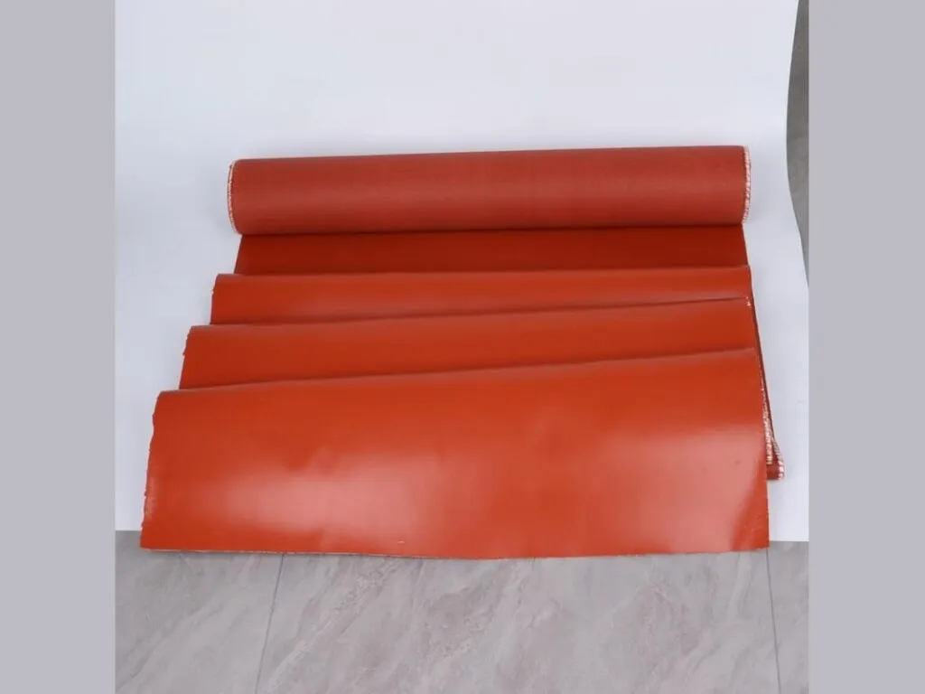 Vải phủ silicone chống cháy: Nhiều tấm vải phủ silicone đỏ cam trải trên sàn