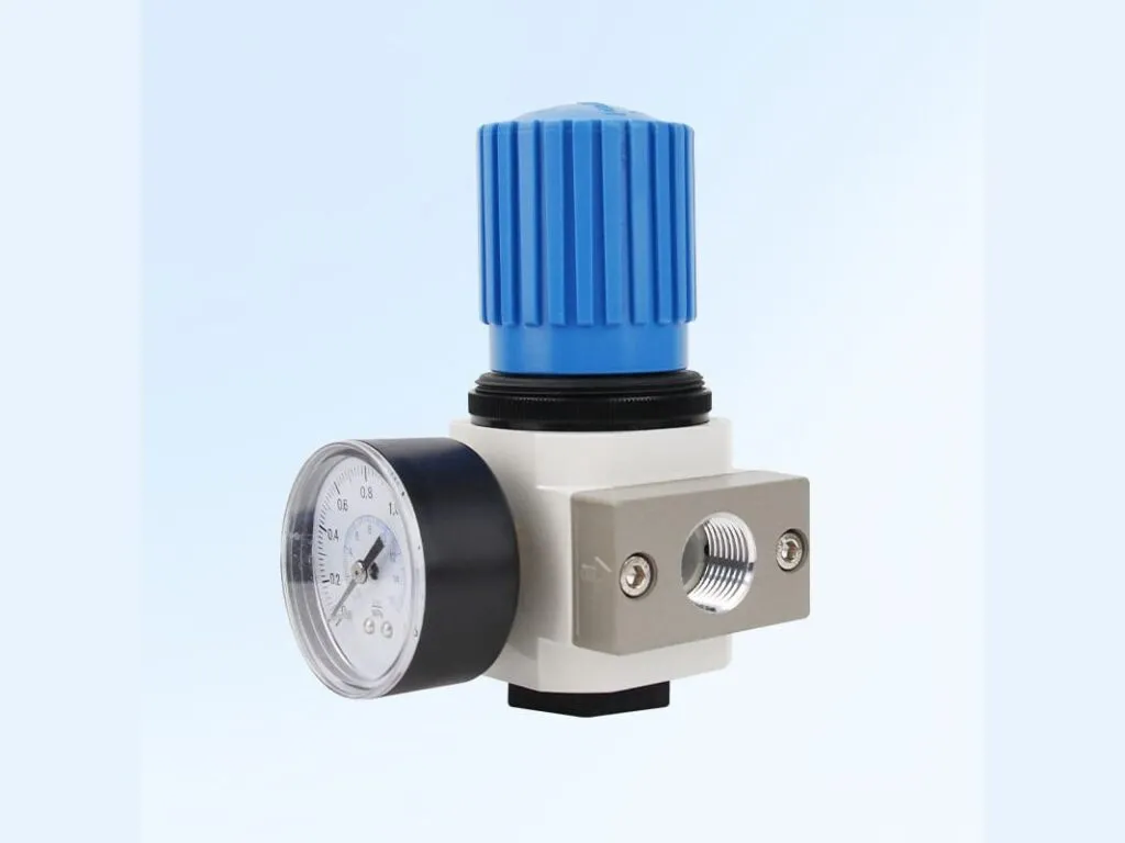 Van điều áp khí nén: Van điều áp đứng núm xanh, đồng hồ áp bên hông, cổng ren nhôm