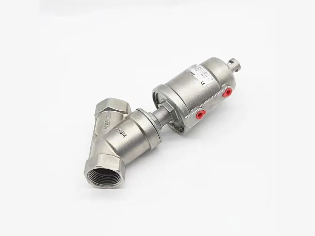 Van piston: Van piston inox nằm nghiêng, đầu xi lanh có cổng khí đỏ
