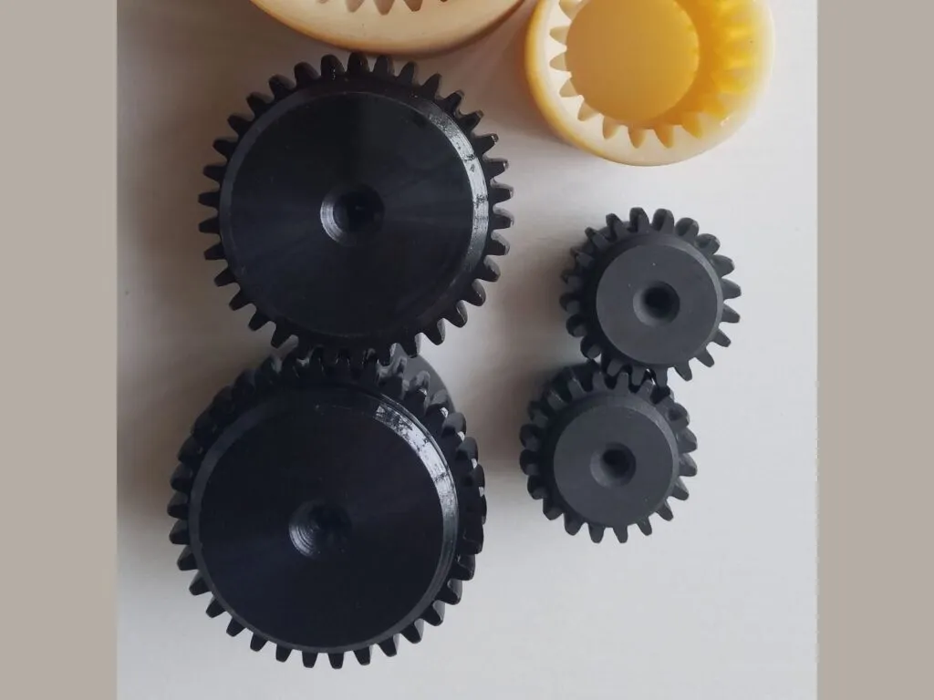 Vỏ nhựa khớp nối: Nhiều đầu răng thép đen các cỡ cạnh vỏ nylon
